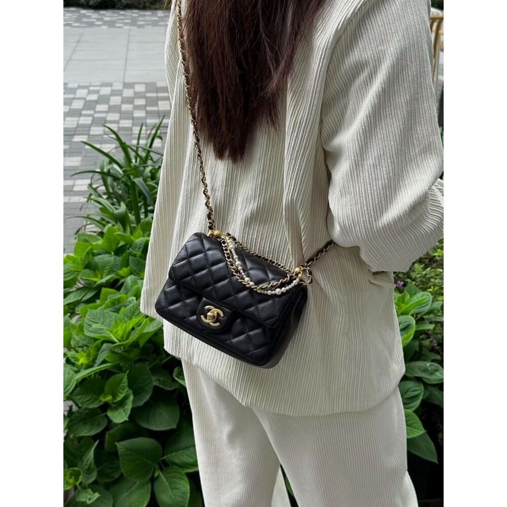 Chanel Women Pre-Loved Bag Very Good Condition - Picture 9 of 9